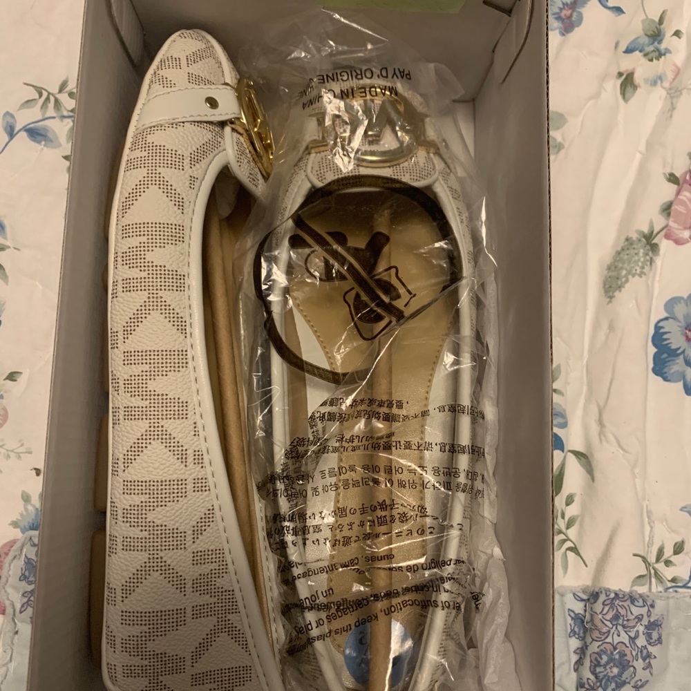 Michael kors flats (size 6.5)